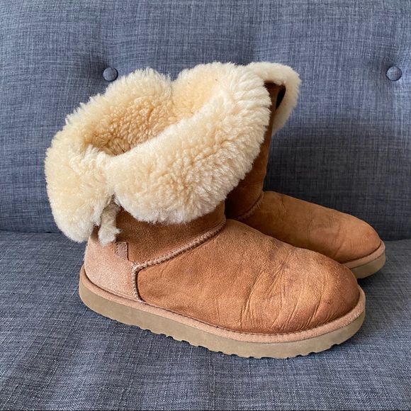 UGG BAILEY BUTTON BOOTS - Picture 2 of 10